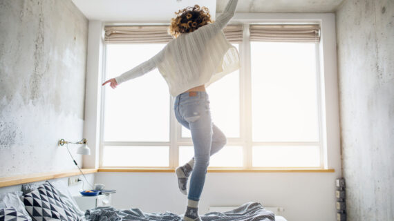 Aprovecha al máximo la luz natural de tu dormitorio y ahorra energía