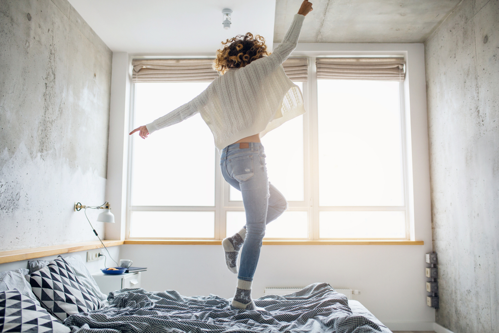 Aprovecha al máximo la luz natural de tu dormitorio y ahorra energía